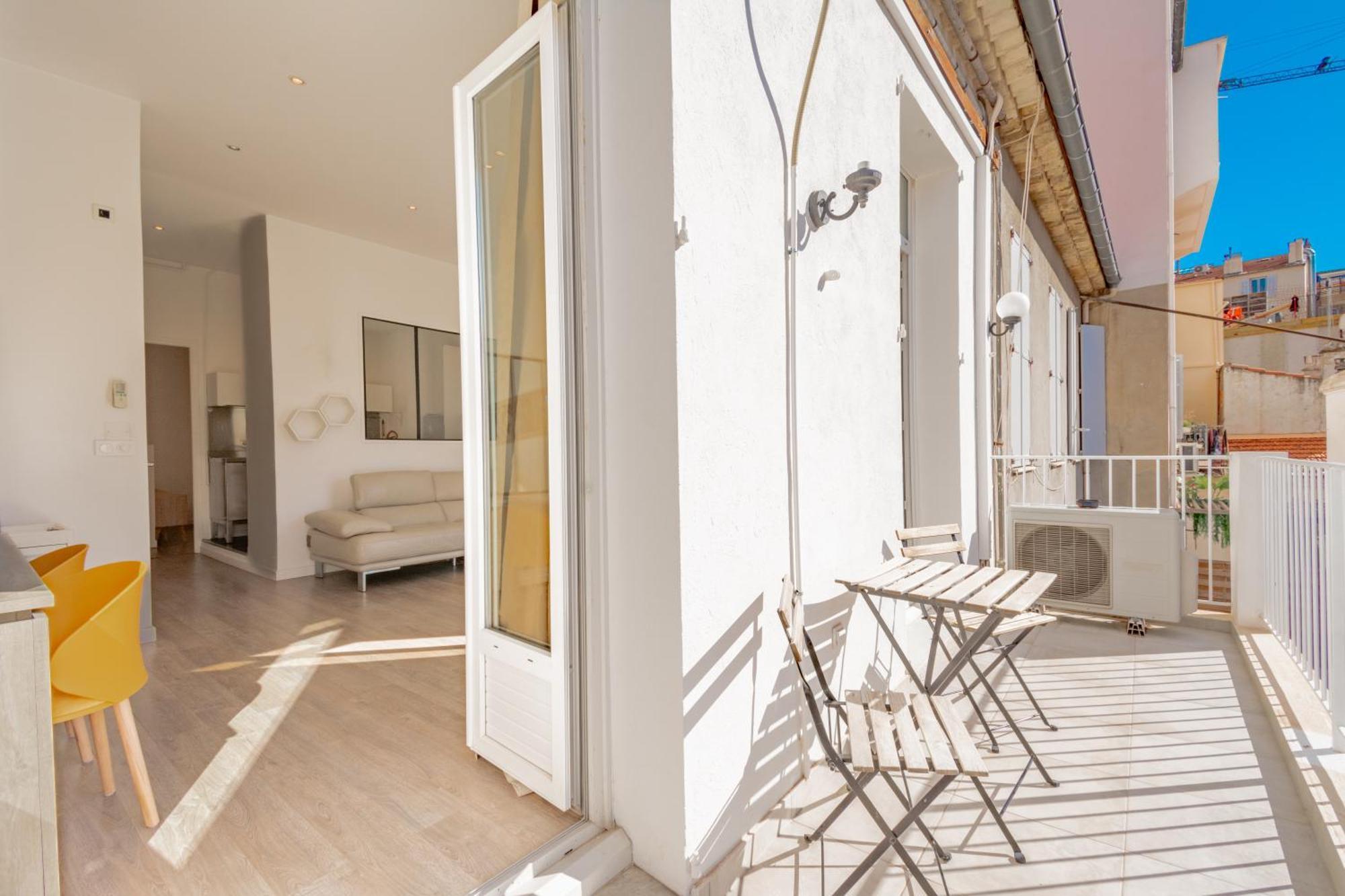 Bel Avec Balcon Centre Apartment